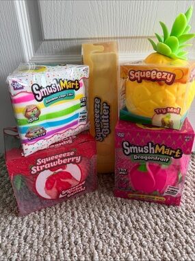 ✨Squeezy, smushmart cake, strawberry butter, pineapple, dragon, fruit all new✨